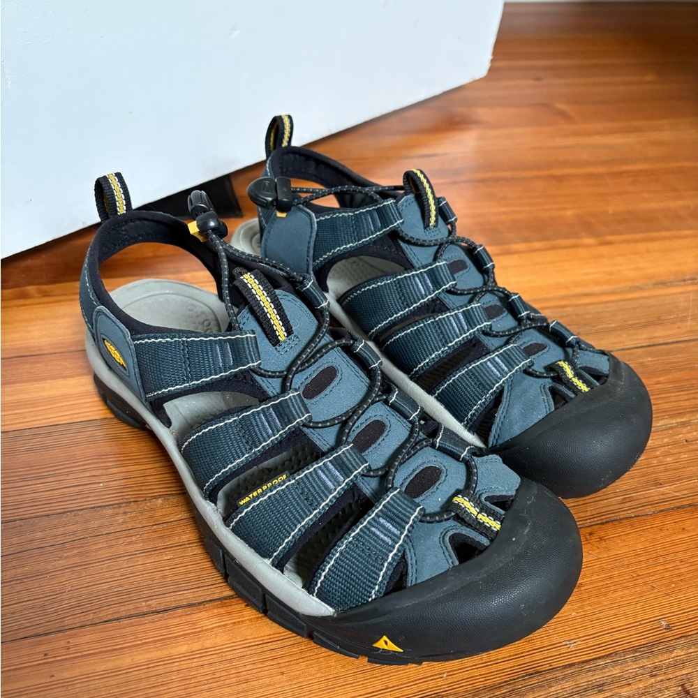 KEEN Men's Newport H2 Closed Toe Water Sandal